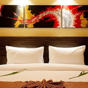 Deluxe Double or Twin Room Building View